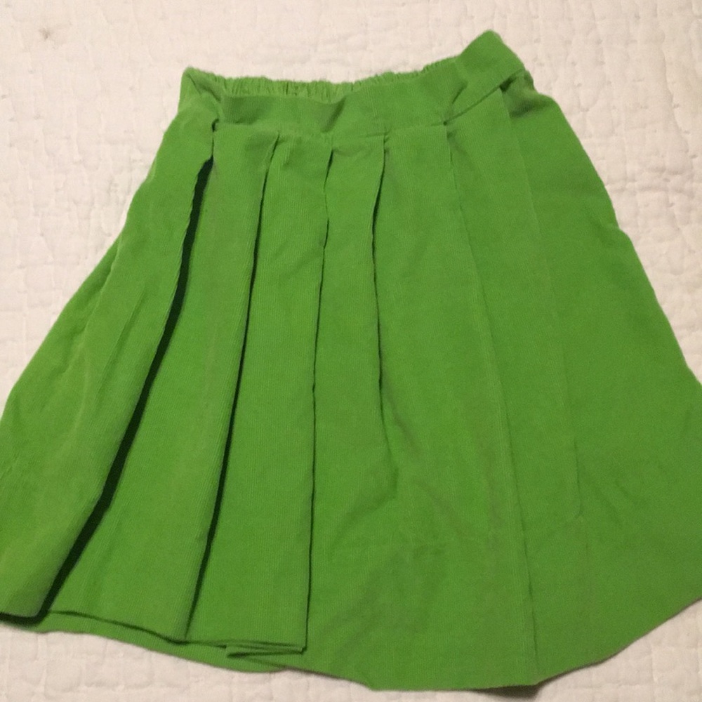 Super cute corduroy textured skirt. Versitile!
